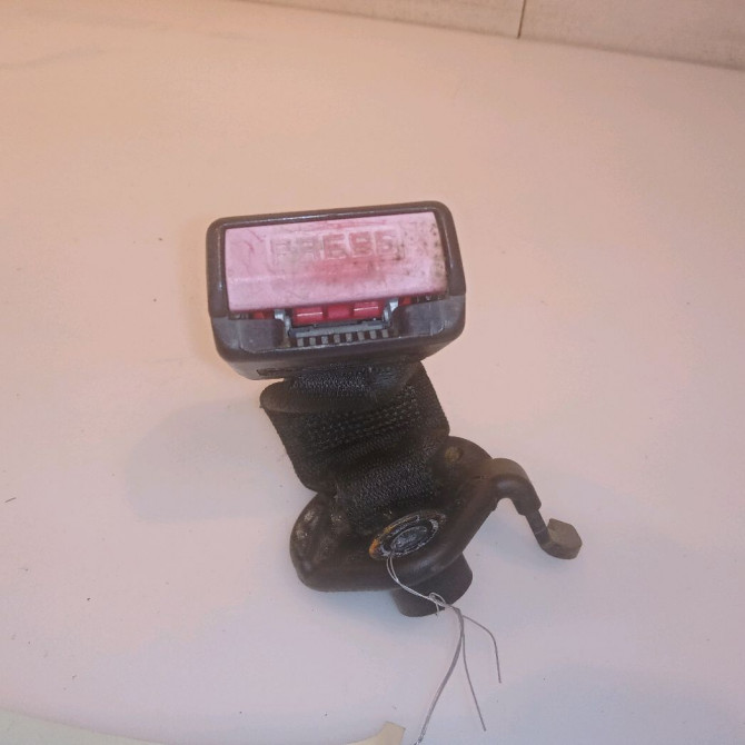 Ancrage ceinture arrière gauche occasion RENAULT SCENIC III Phase 1 04-2009->11-2011 888221952R 1