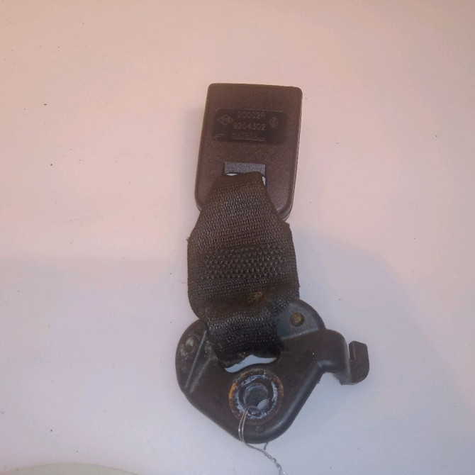 Ancrage ceinture arrière gauche occasion RENAULT SCENIC III Phase 1 04-2009->11-2011 888221952R 2