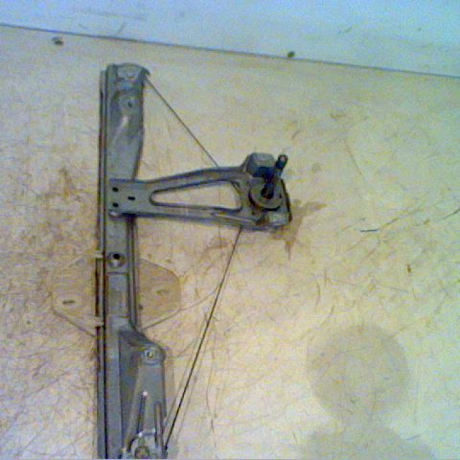 Mecanisme leve-glace arrière gauche occasion RENAULT CLIO II Phase 2 06-2001->07-2006 1.5 DCI 65ch 7700434303 1