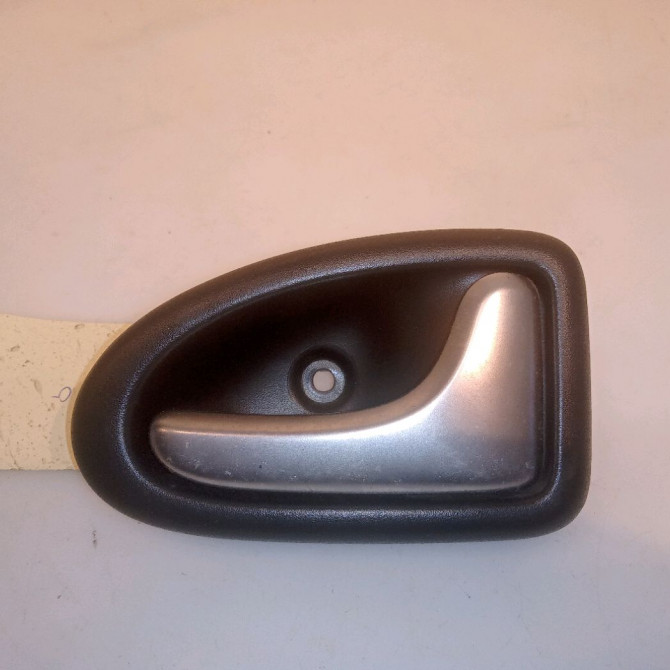 Poignee int porte ard occasion RENAULT CLIO CAMPUS II Phase 1 07-2006->07-2009 1.5 DCI 70ch 8200678055 1