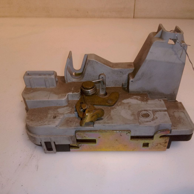 Serrure porte ard occasion PEUGEOT 307 Phase 2 06-2005->03-2008 2.0 HDI 16v 136ch 9138G0 1