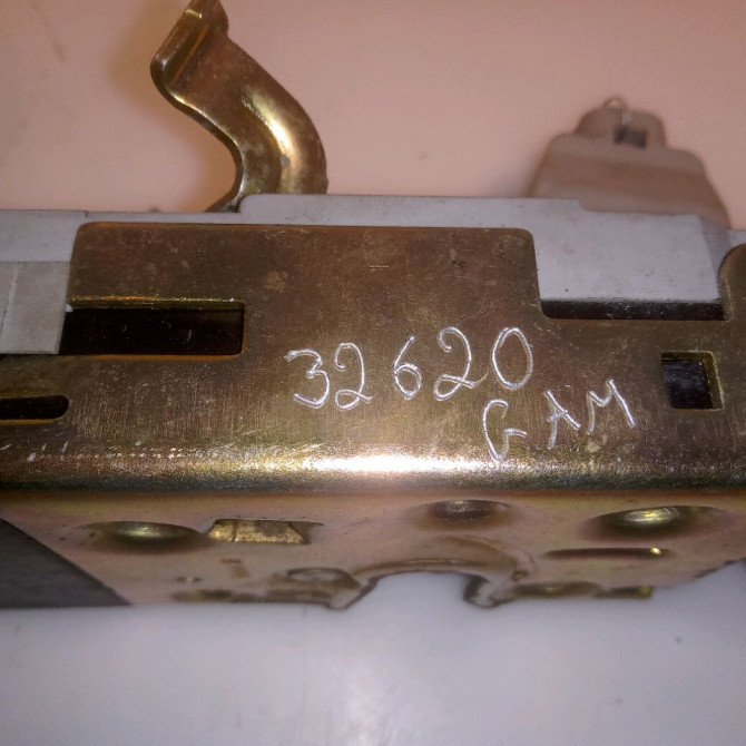 Serrure porte ard occasion PEUGEOT 307 Phase 2 06-2005->03-2008 2.0 HDI 16v 136ch 9138G0 4