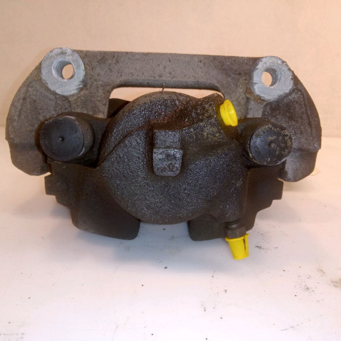 Etrier de frein avant droit occasion B.M.W. SERIE 3 IV Phase 2 09-2001->03-2005 320d 34116758114 3