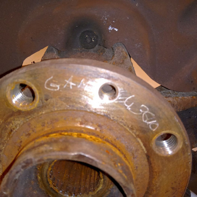 Moyeu avg occasion RENAULT SCENIC II Phase 2 09-2006->04-2009 1.9 DCI 130ch 8200308650 3