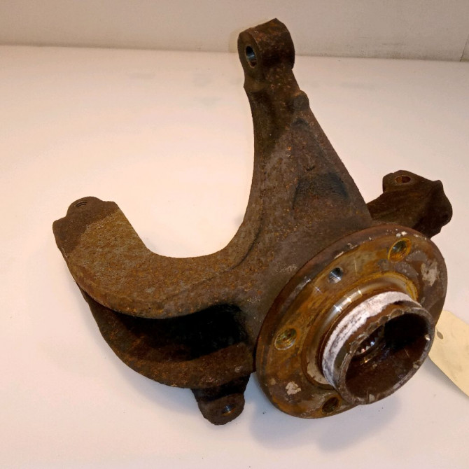 Moyeu avd occasion RENAULT SCENIC II Phase 2 09-2006->04-2009 1.9 DCI 130ch 8200308650 1