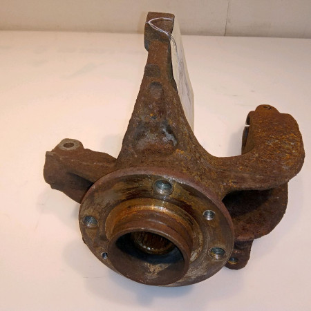 Moyeu avd occasion RENAULT SCENIC II Phase 1 03-2004->09-2006 1.5 DCI 105ch 8200308650