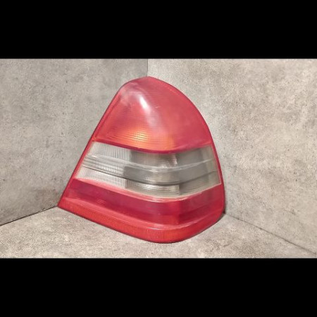 Feu arrière droit occasion MERCEDES CLASSE C I