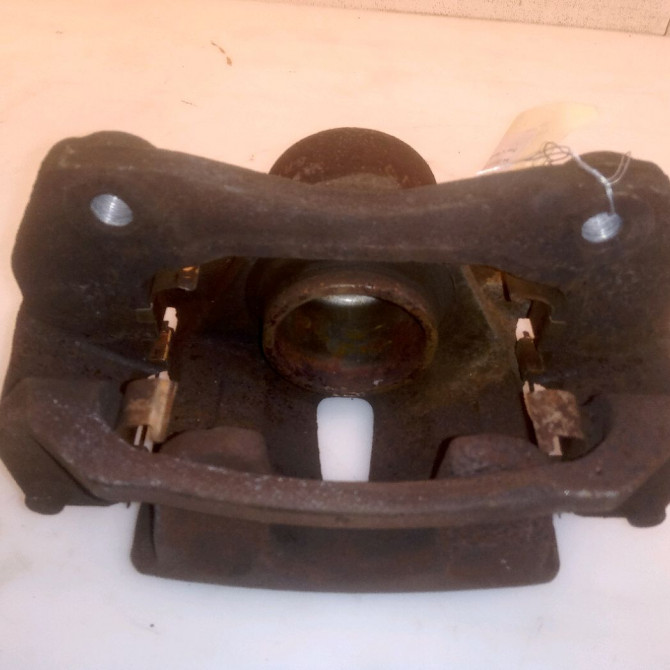 Etrier de frein avant droit occasion KIA CEE D I Phase 1 01-2007->09-2009 1.6 CRDI 115ch 581301H000 2