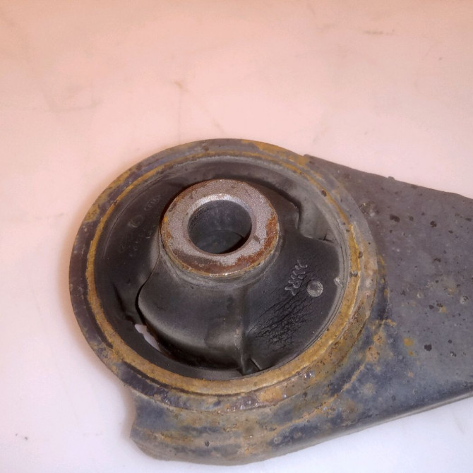 Triangle inf avd occasion KIA CEE D I Phase 1 01-2007->09-2009 1.6 CRDI 115ch 545012H000 3