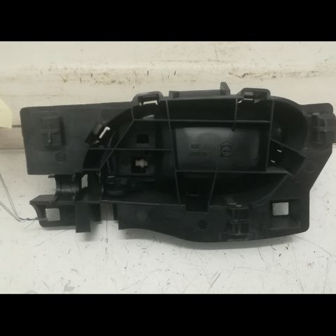 Poignee int porte avd occasion PEUGEOT 208 Phase 2 04-2015->... 1.2i 81ch 9144C1 2