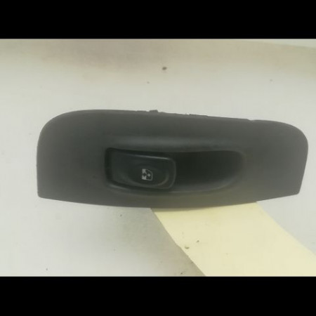 Commande lève-glace porte avant droite occasion RENAULT MEGANE I Phase 2 03-1999->06-2003 1.9 D
