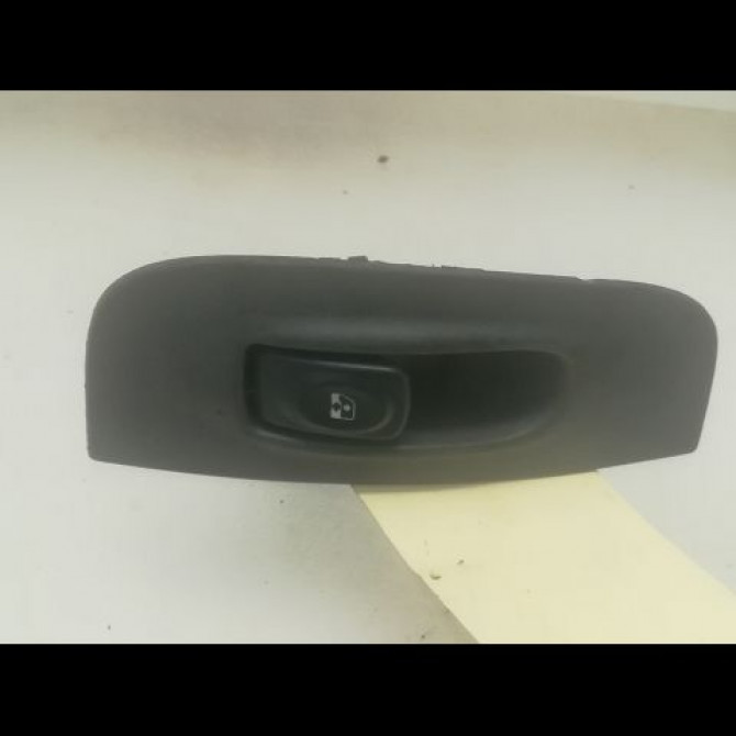 Commande lève-glace porte avant droite occasion RENAULT MEGANE I Phase 2 03-1999->06-2003 1.9 D 1