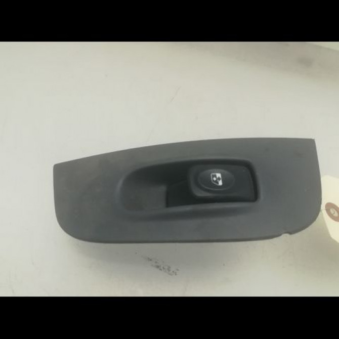 Commande lève-glace porte avant droite occasion RENAULT MEGANE I Phase 2 03-1999->06-2003 1.9 DTI 1