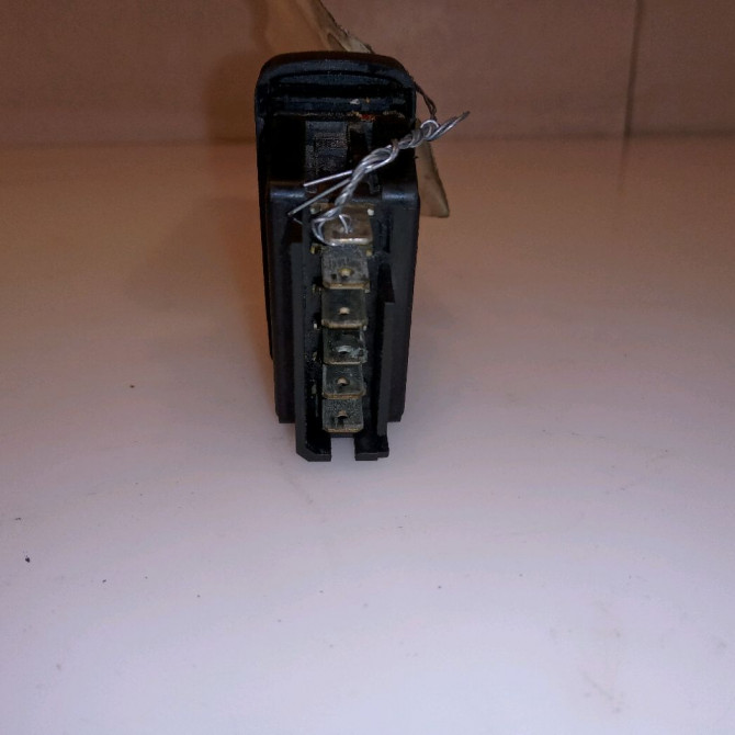 Commande lève-glace porte avant droite occasion RENAULT MEGANE I Phase 2 03-1999->06-2003 1.4i 16v 3