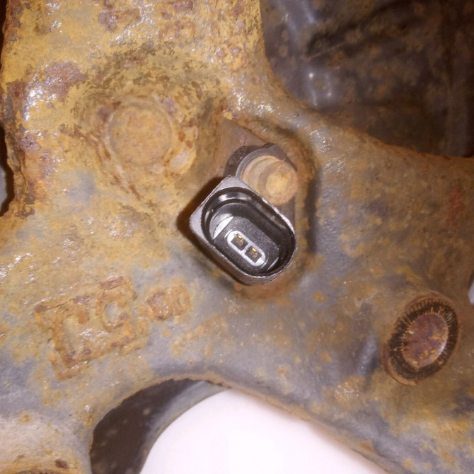 Moyeu ard occasion VOLKSWAGEN GOLF VI Phase 1 10-2008->04-2013 2.0 TDI 140ch 5Q0598611 3