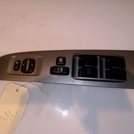 Commande lève-glace porte avant gauche occasion TOYOTA PRIUS II 8482047050