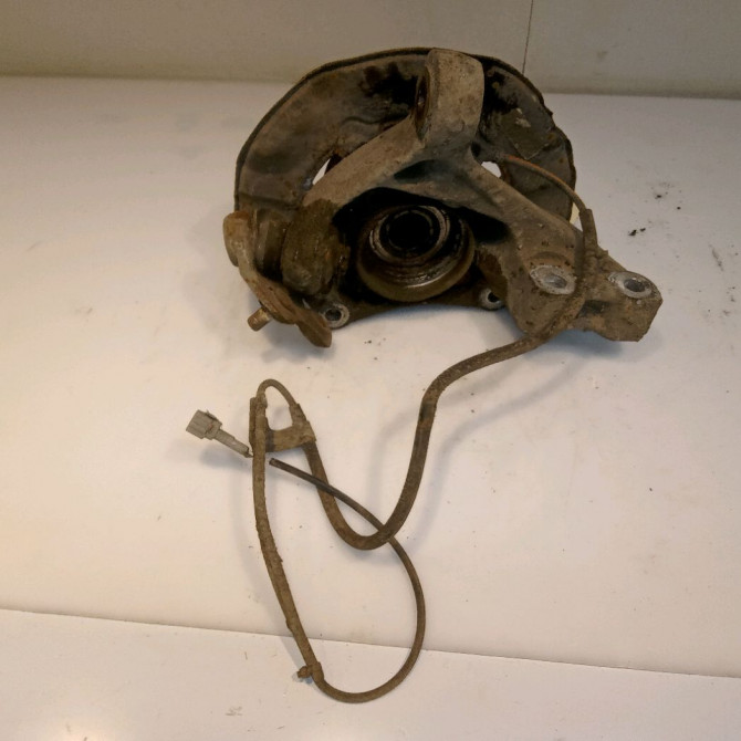 Moyeu avg occasion TOYOTA PRIUS II 4351047010 2