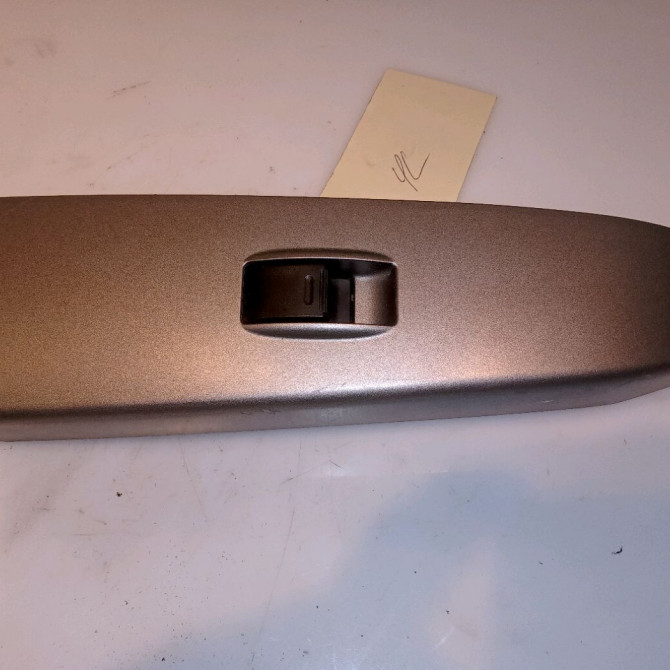 Commande leve-glace porte arrière gauche occasion TOYOTA PRIUS II 1