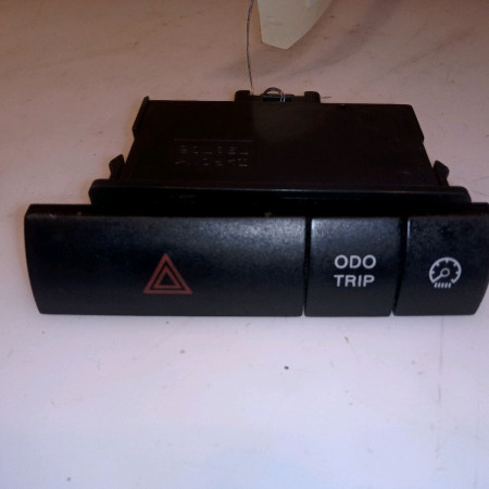 Bouton de warning occasion TOYOTA PRIUS II 8433047010