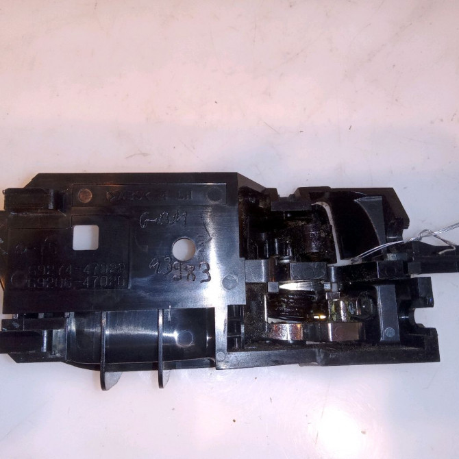 Poignee int porte avg occasion TOYOTA PRIUS II 6920647020C0 2