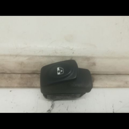 Commande lève-glace porte avant droite occasion RENAULT CLIO II Phase 1 03-1998->06-2001 1.9 D 65ch 7700430000