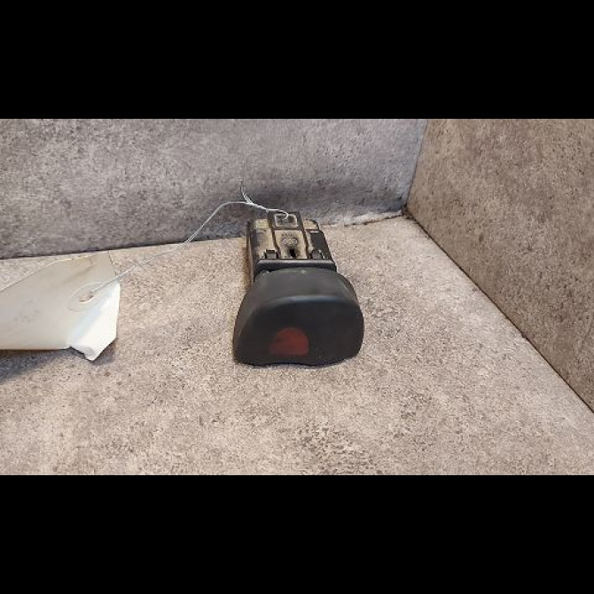 Bouton de warning occasion RENAULT MEGANE I Phase 2 03-1999->06-2003 1.9 DCI 7700435867 1