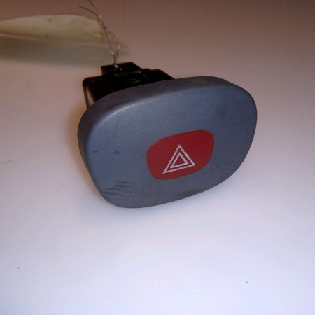 Bouton de warning occasion RENAULT CLIO II Phase 1 03-1998->06-2001 1.2 252904482R
