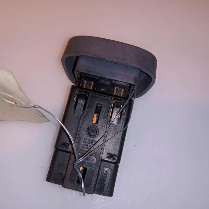 Bouton de warning occasion RENAULT CLIO II Phase 1 03-1998->06-2001 1.9 D 65ch 252904482R 2