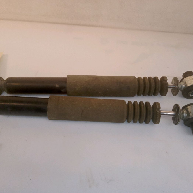 Amortisseur arrière droit occasion RENAULT MEGANE I Phase 2 03-1999->06-2003 1.4i 16v 7701479087 1