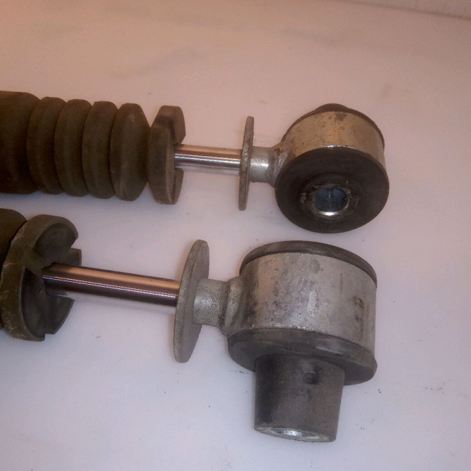 Amortisseur arrière droit occasion RENAULT MEGANE I Phase 2 03-1999->06-2003 1.4i 16v 7701479087 2