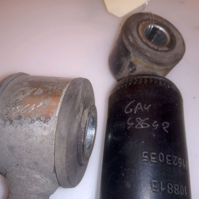 Amortisseur arrière droit occasion RENAULT MEGANE I Phase 2 03-1999->06-2003 1.4i 16v 7701479087 4