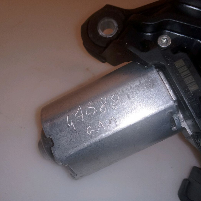 Moteur essuie-glace arrière occasion RENAULT SCENIC III Phase 1 04-2009->11-2011 1.5 DCI 110ch 287100010R 4