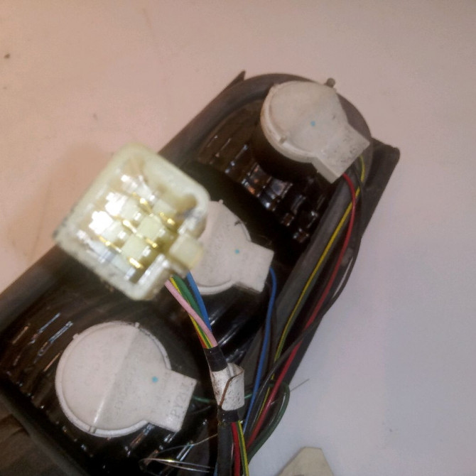 Feu arrière gauche occasion 400 3