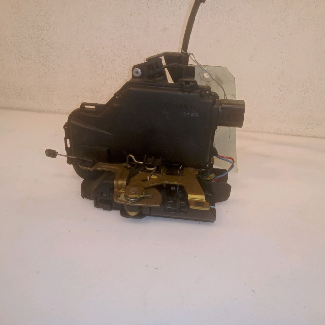 Serrure porte ard occasion VOLKSWAGEN GOLF IV GOLF IV Phase 1 1998-01-01->2005-06-30 1.6i 1