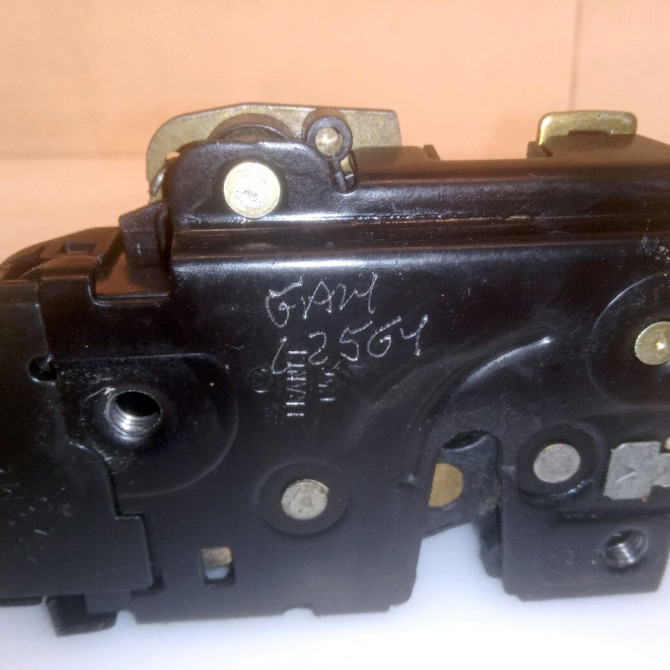 Serrure porte ard occasion VOLKSWAGEN GOLF IV GOLF IV Phase 1 1998-01-01->2005-06-30 1.6i 4