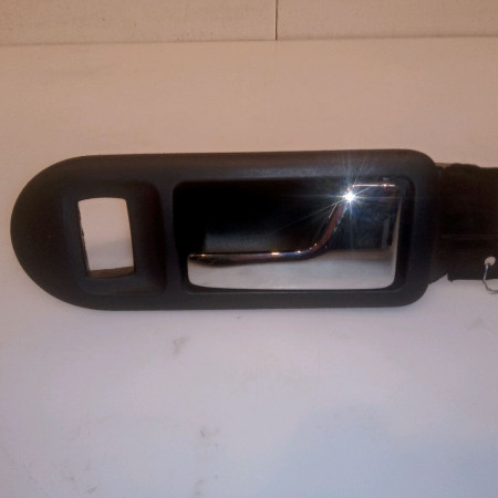 Poignee int porte avd occasion VOLKSWAGEN GOLF IV GOLF IV Phase 1 1998-01-01->2005-06-30 1.6i