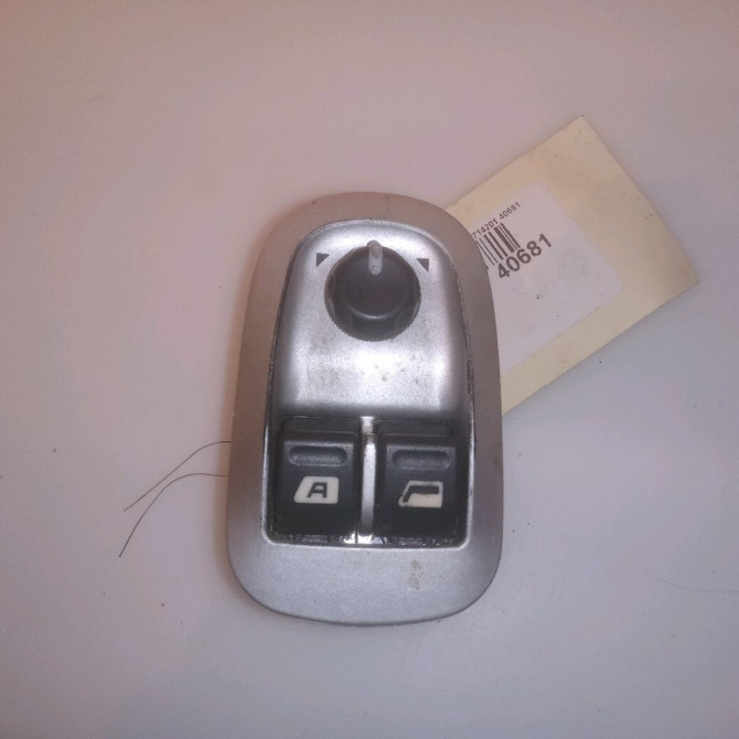 Commande lève-glace porte avant gauche occasion PEUGEOT 206 + Phase 1 03-2009->05-2013 1.4i 75ch 1