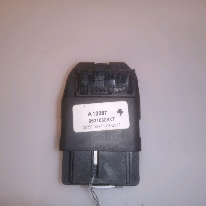 Commande lève-glace porte avant gauche occasion PEUGEOT 206 + Phase 1 03-2009->05-2013 1.4i 75ch 2