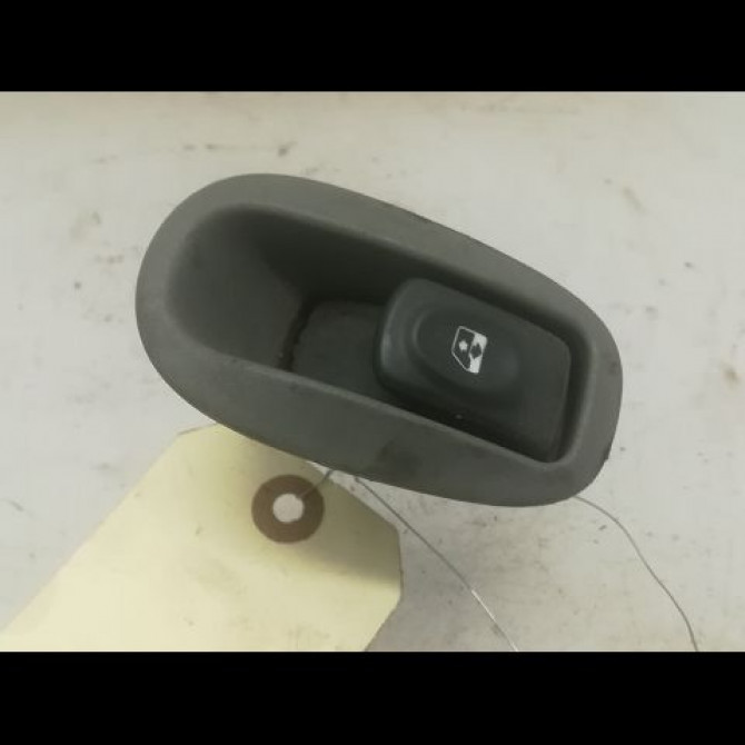 Commande leve-glace porte arrière gauche occasion RENAULT SCENIC I Phase 2 08-1999->06-2003 1.9 DCI 100ch 1