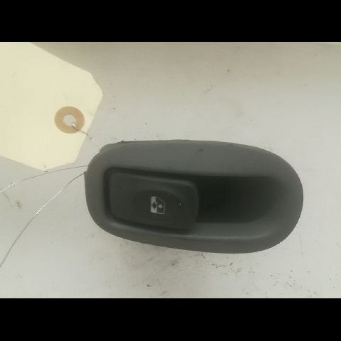Commande leve-glace porte arrière gauche occasion RENAULT SCENIC I Phase 2 08-1999->06-2003 1.6i 107ch 1