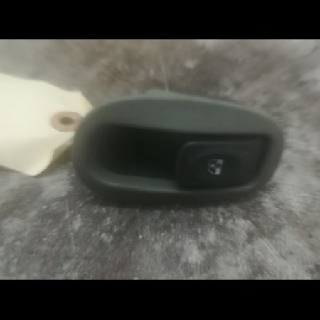 Commande leve-glace porte arrière droite occasion RENAULT SCENIC I Phase 2 08-1999->06-2003 1.9 DCI 100ch 7702295360