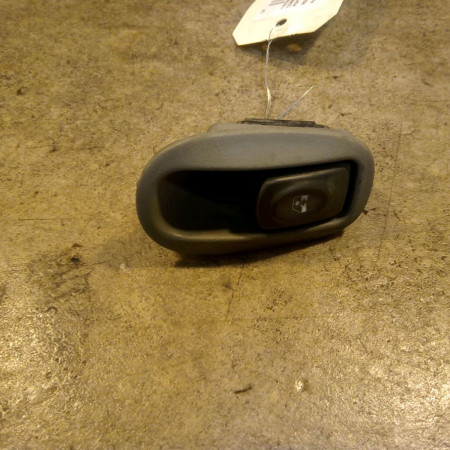 Commande leve-glace porte arrière droite occasion RENAULT SCENIC I Phase 2 08-1999->06-2003 1.9 DCI 100ch 7702295360