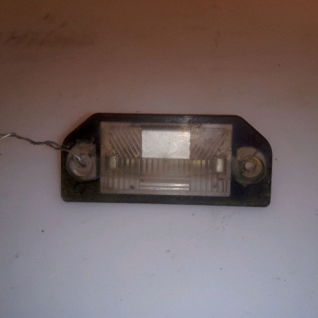 Eclaireur plaque de police d occasion VOLKSWAGEN PASSAT IV Phase 1 10-1996->10-2000 1.9 TDI 90ch 3B0943021