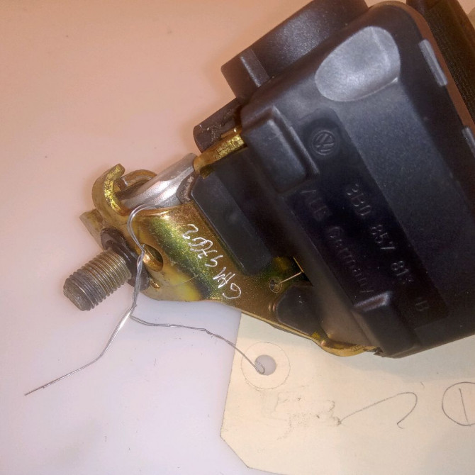 Ceinture centrale arriere occasion VOLKSWAGEN PASSAT IV Phase 1 10-1996->10-2000 1.9 TDI 90ch 3B5857806DHCP 3