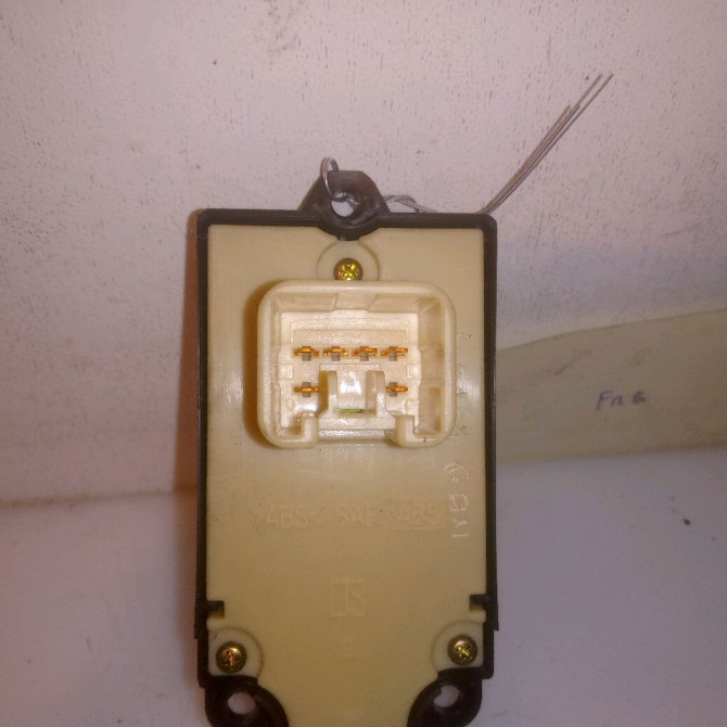 Commande lève-glace porte avant gauche occasion MAZDA 626 IV Phase 1 07-1997->12-1999 1.8 LTX 2