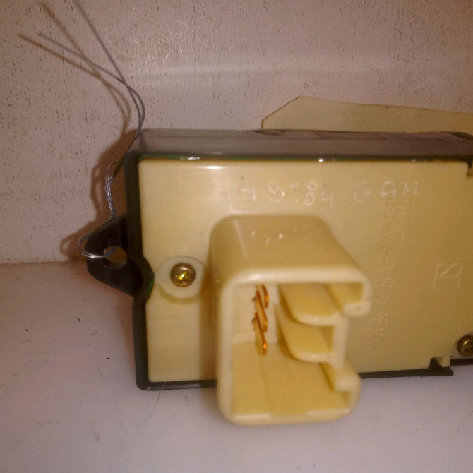 Commande lève-glace porte avant gauche occasion MAZDA 626 IV Phase 1 07-1997->12-1999 1.8 LTX 3