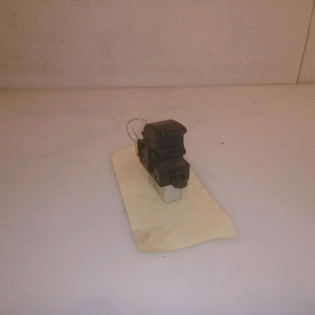 Commande lève-glace porte avant droite occasion MAZDA 626 IV Phase 1 07-1997->12-1999 1.8 LTX