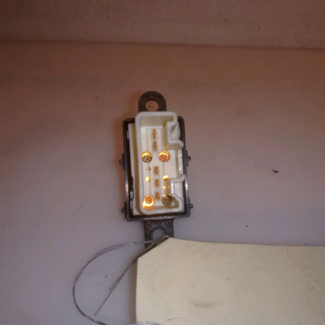 Commande lève-glace porte avant droite occasion MAZDA 626 IV Phase 1 07-1997->12-1999 1.8 LTX 2