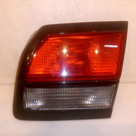 Feu arrière intérieur droit occasion MAZDA 626 IV Phase 1 07-1997->12-1999 1.8 LTX