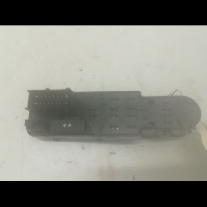 Commande lève-glace porte avant gauche occasion CITROEN DS3 Phase 1 11-2009->03-2014 1.6 e-HDi 90ch 98127152XT 2